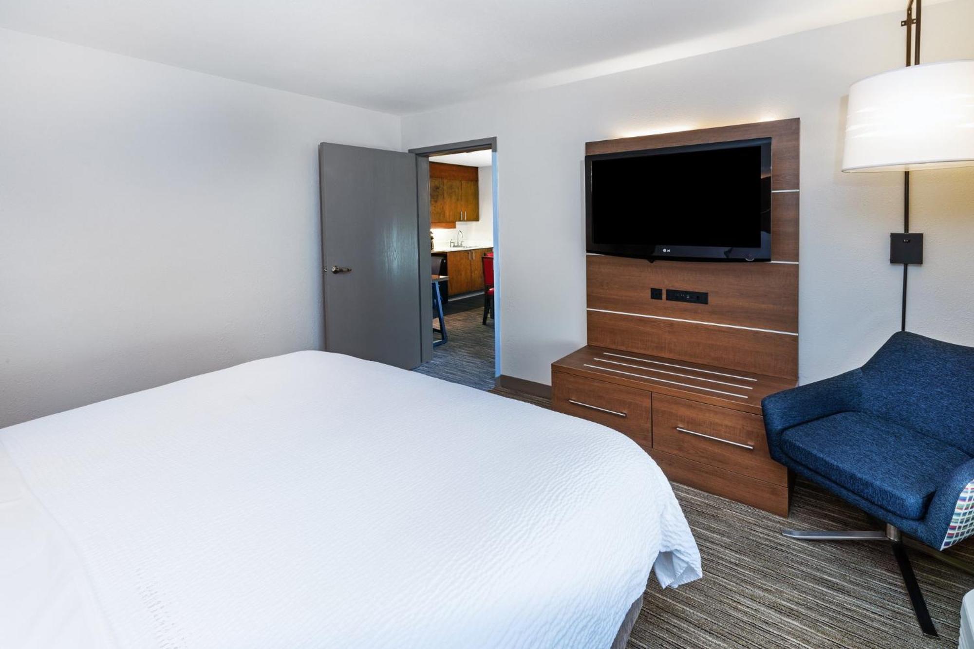 Holiday Inn Express & Suites Sulphur - Lake Charles By Ihg Exterior foto