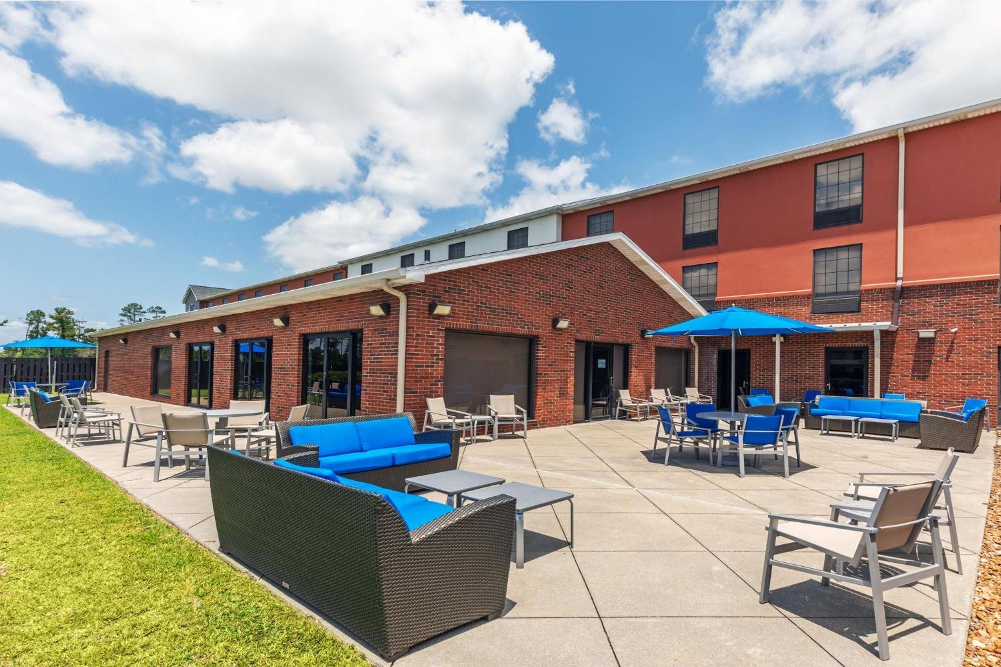 Holiday Inn Express & Suites Sulphur - Lake Charles By Ihg Exterior foto