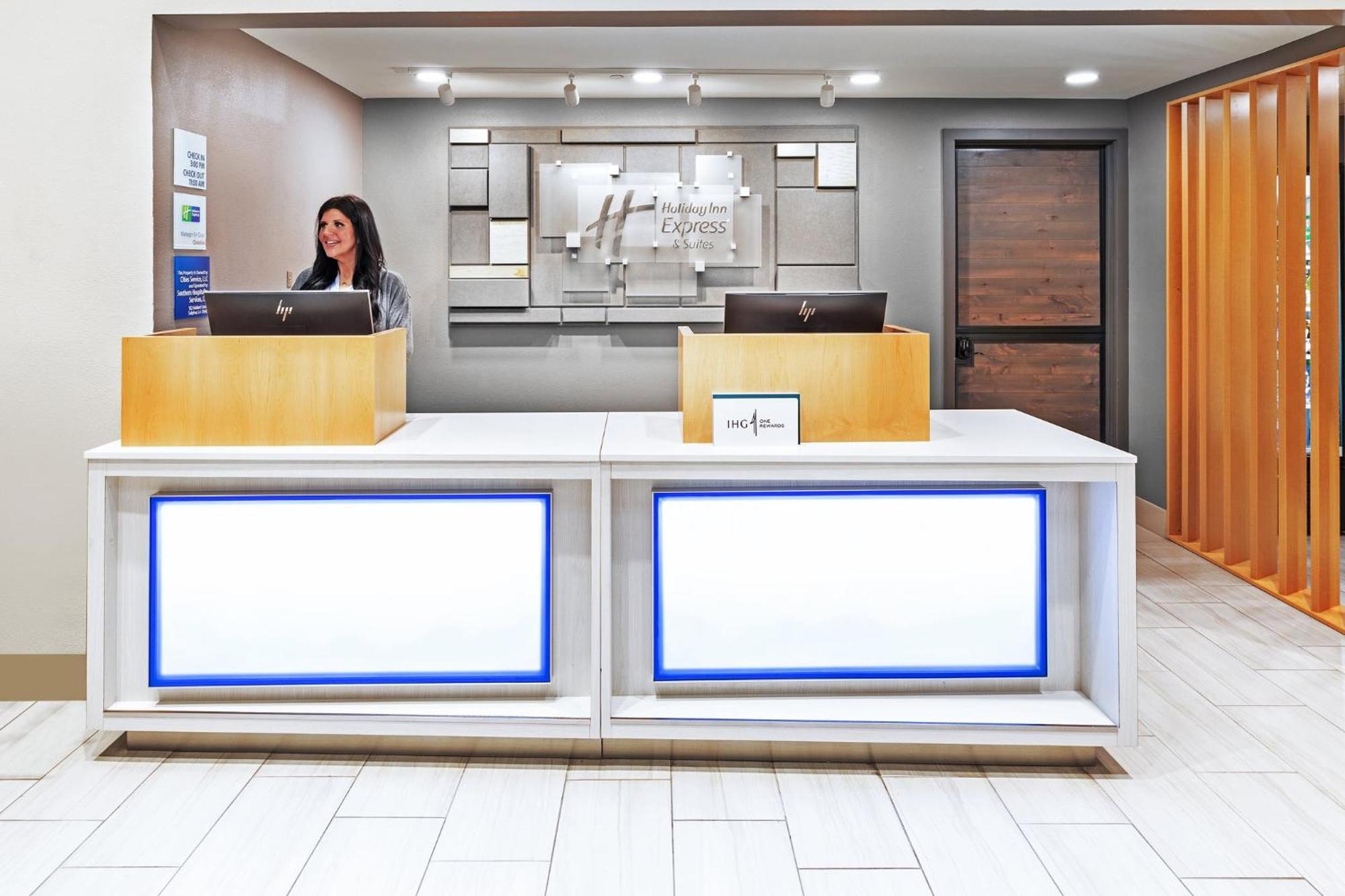 Holiday Inn Express & Suites Sulphur - Lake Charles By Ihg Exterior foto